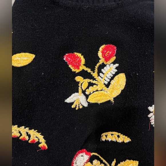 Women’s Floral Embroidered Black Crop Sweater (no tag) approx. size S-M - Picture 7 of 7